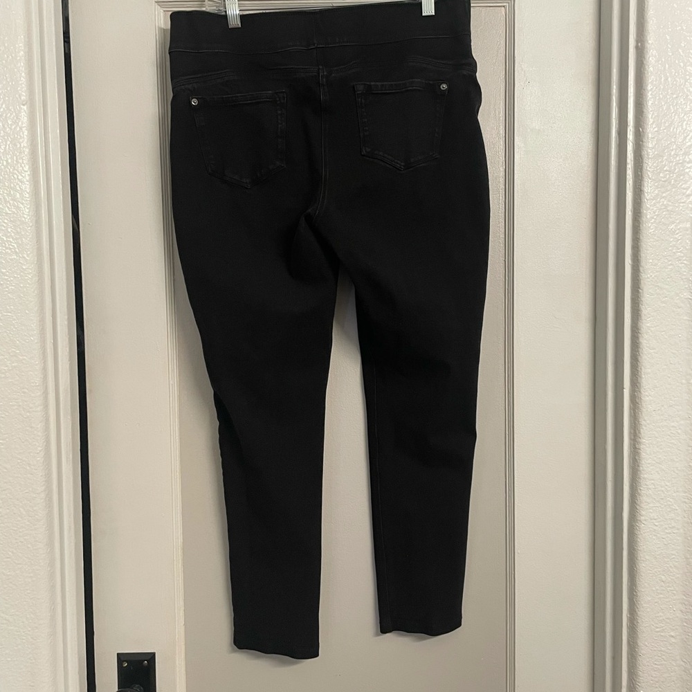 Black size large Slim Factor ankle jeggings
